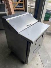 TRUE 27″ Sandwich/Salad Prep Table w/ Refrigerated Base