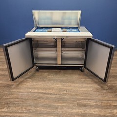 True TSSU-48-18M-B-HC 48″ 2 Door Sandwich Prep Table (Floor Model 8982)