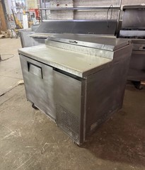 TRUE TPP-44 44” PIZZA PREP TABLE COOLER REFRIGERATOR USED