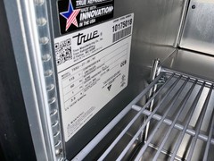 True TSSU-27-08-HC 27″ TSSU Series Sandwich/Salad Prep Table Refrigerated 2523