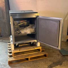 DELFIELD 4400 Mega Top Refrigerator, R290 W/Nosing Shelf Sz 27″W x 30.5″L x 36″H