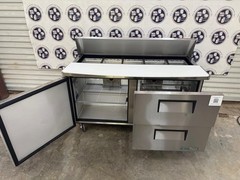 True TSSU-60-16D-2-HC 60″ Commercial Sandwich Prep Table – 2 Door /2024