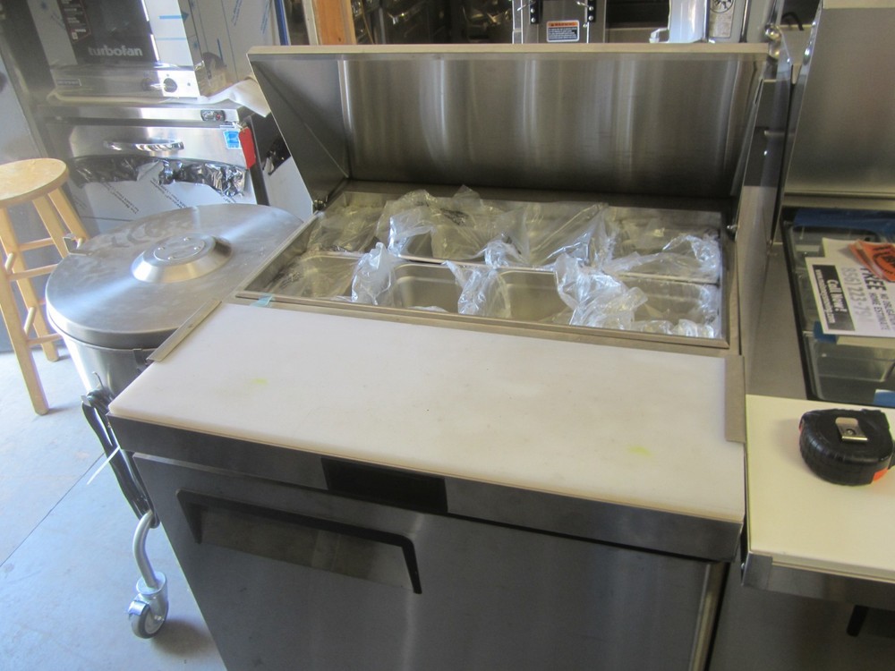 Atosa MSF8305GR 27″ Mega Top Salad Sandwich Prep Station Table 12 Pan, 8 Cu.Ft.