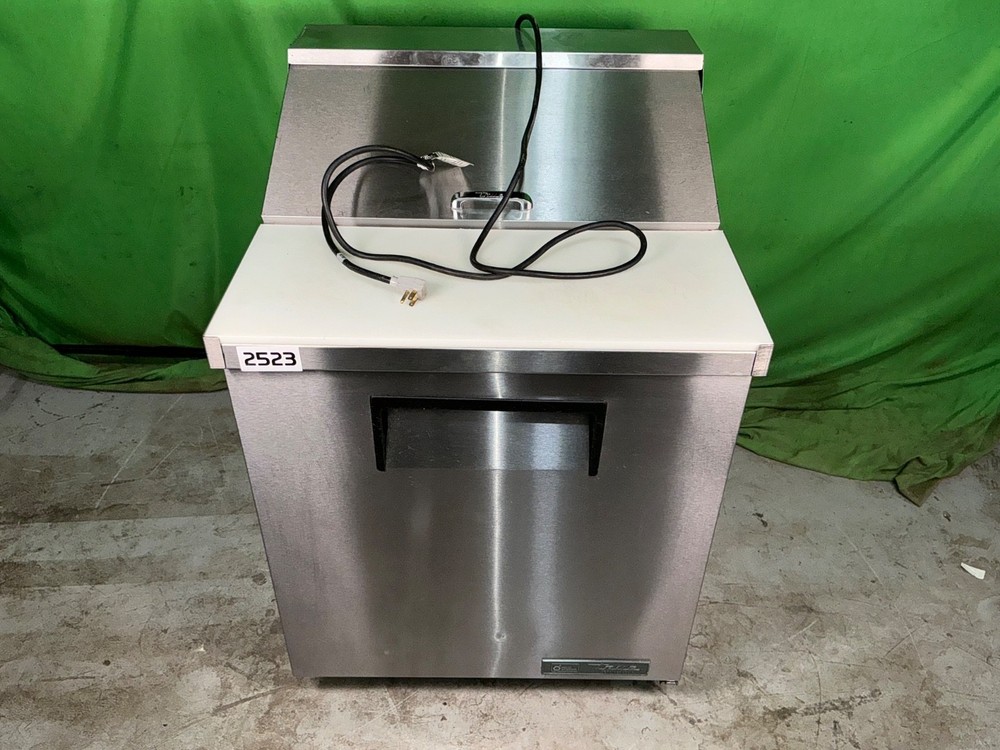 True TSSU-27-08-HC 27″ TSSU Series Sandwich/Salad Prep Table Refrigerated 2523