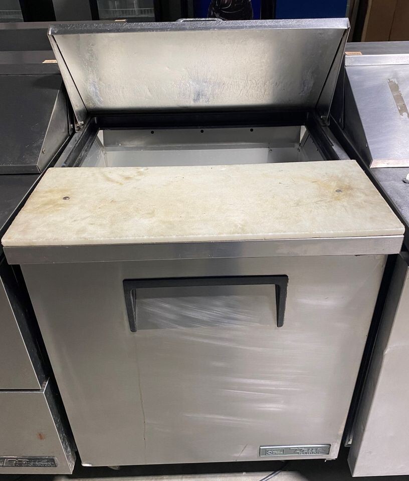 Commercial Equipment True 27′ Sandwich/Salad Prep Table W/Refrigerated Base