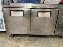 TRUE PIZZA PREP TABLE WITH 2 DOOR COOLER MODEL: TPP-67