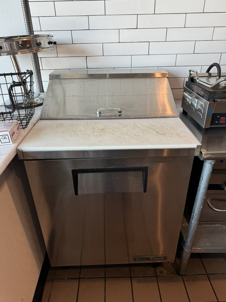 True TSSU-27-08-HC 27″ One-Section One Door Sandwich/Salad Unit