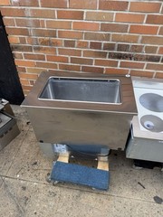 N225P Refrigerated Prep Table, 2-Door Standard Top Cold Well w/ Lid, 95 oz