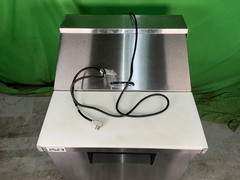 True TSSU-27-08-HC 27″ TSSU Series Sandwich/Salad Prep Table Refrigerated 2523