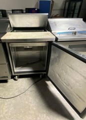 Commercial Equipment True 27′ Sandwich/Salad Prep Table W/Refrigerated Base