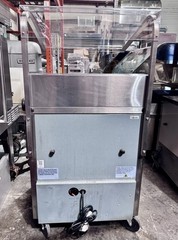 2019 True TSSU-27-08-HC 27″ 8-Pan One Door Sandwich/Salad Unit with Sneeze Guard