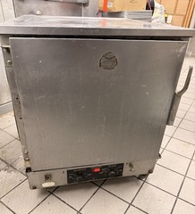 True TSSU-27-08-HC 27″ One Section Sandwich / Salad Prep Table w/ 1 Door, 8 Pans