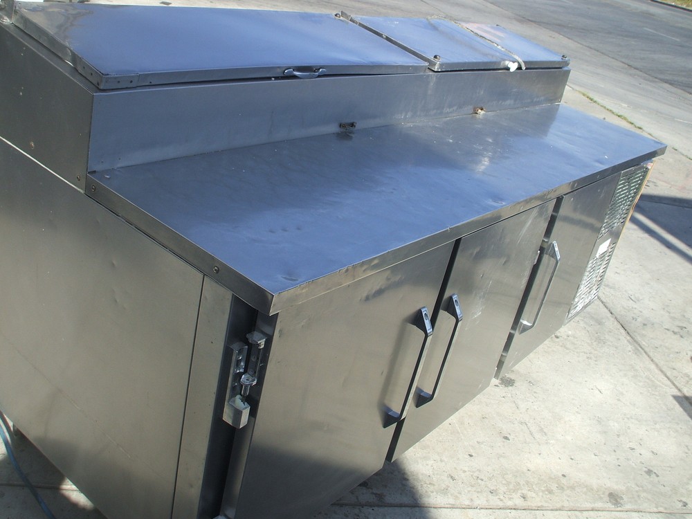PIZZA PREP TABLE, VICTORY, MODEL VPT, SHELVES, CASTERS, PANS, 900 ITEMS ON E BAY