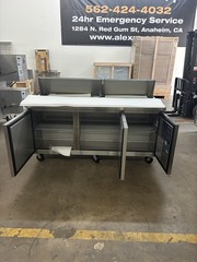 DUKERS DSP72-18-S3, 3-Door 72″ SANDWICH PREP 18 OF 1/6 PANS ON TOP REFRIGERATOR