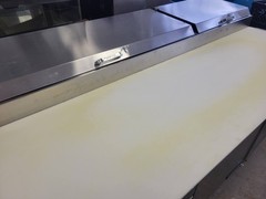 TRUE TPP-67D-2 67″ PIZZA PREP TABLE 2 DRAWERS 1 DOOR 33 – 41°F PAN RAIL TEMPERAT