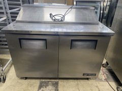 True 2 Dr., 4’ Sandwich Prep Table, Runs Great!