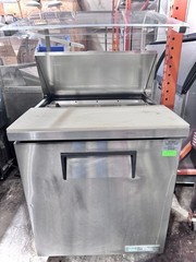 2019 True TSSU-27-08-HC 27″ 8-Pan One Door Sandwich/Salad Unit with Sneeze Guard
