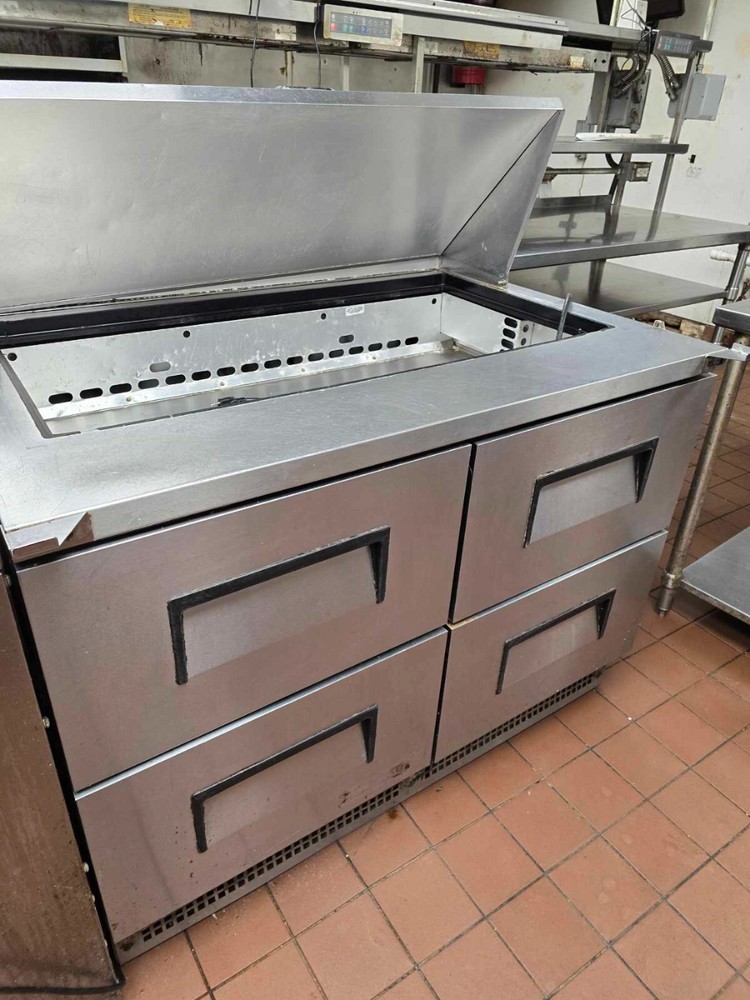 True TFP-48-18M-D-4 48″ Sandwich/Salad Prep Table w/ Refrigerated Base