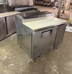 TRUE TPP-44 44” PIZZA PREP TABLE COOLER REFRIGERATOR USED