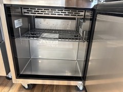 Serv-Ware SP29-8-HC 29″ 1-Section Sandwich / Salad Prep Table w/ 1 Door, 8 Pans