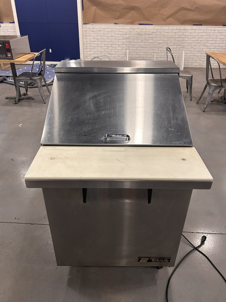 TRUE TSSU-27-08-HC 27″ SANDWICH SALAD PREP TABLE W/ REFRIGERATED BASE 115V