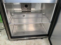 True TSSU-27-08-HC 27″ TSSU Series Sandwich/Salad Prep Table Refrigerated 2523