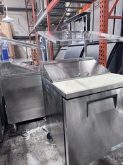 2019 True TSSU-27-08-HC 27″ 8-Pan One Door Sandwich/Salad Unit with Sneeze Guard