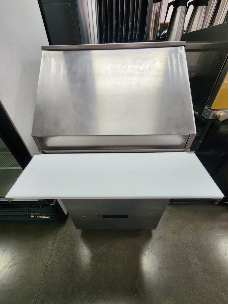 Used 27″ Delfield 18MC27P-BI Refrigerated Prep Table with 2 Drawers