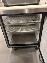 TRUE TSSU-27-08-HC 27″ SANDWICH SALAD PREP TABLE W/ REFRIGERATED BASE 115V