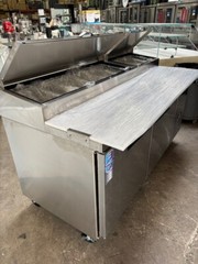 NEW 2 Door 70″ Refrigerated Pizza Prep Table Cooler 120V NSF Dukers DPP70 #2195