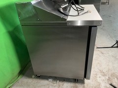 True TSSU-27-08-HC 27″ TSSU Series Sandwich/Salad Prep Table Refrigerated 2523
