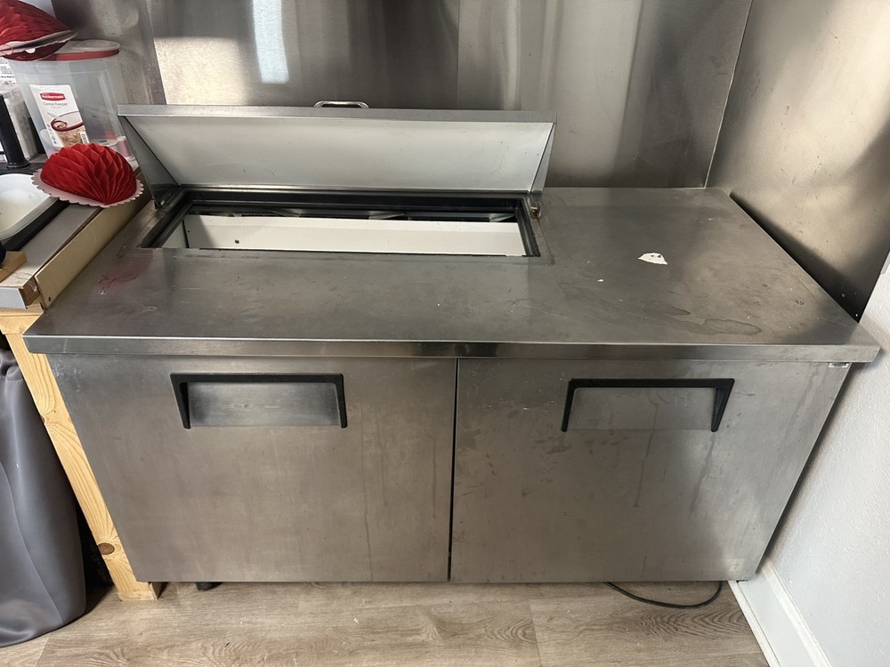 True TSSU-60-10 60” Sandwich Prep Table Refrigerator Stainless Steel NSF