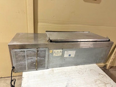 DELFIELD CTP8146-NB COUNTER TOP REFRIGERATED SELF CONTAINED COOLER TOPPING RAIL