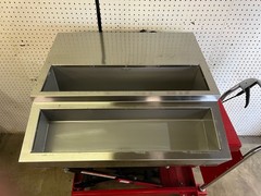 Used 27″ APW Wyott RTR-8 Countertop Refrigerated Prep Rail 8 Pan Capacity 120V
